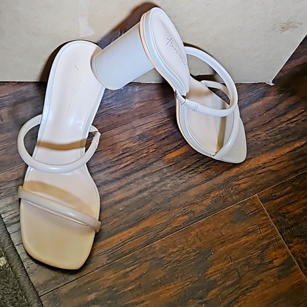 Arromic Hills sandals size 7 New